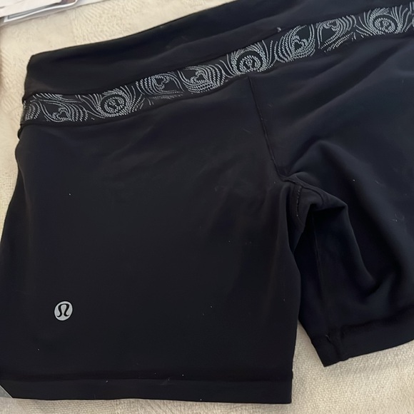 lululemon athletica Women's Black Shorts size 6, color: black - Picture 4 of 4